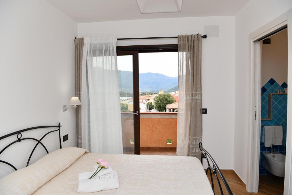 B&B Peonia ออร์โกโซโล ภายนอก รูปภาพ